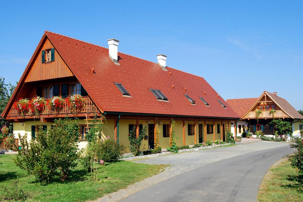Weingut Winzerzimmer Rothschaedl Leutschach Exterior foto